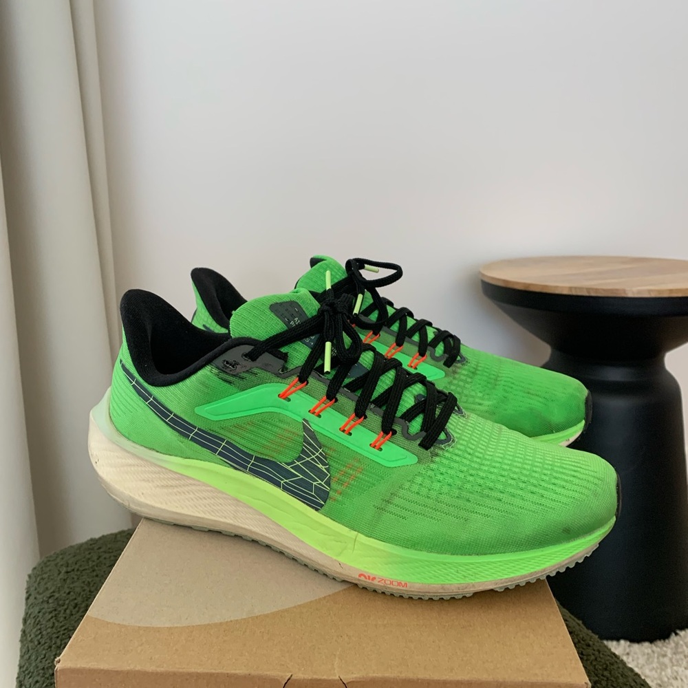 Nike Pegasus 39 volt green black size 10 Ekiden